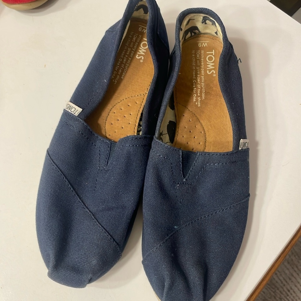 TOMS Size 9 Navy blue